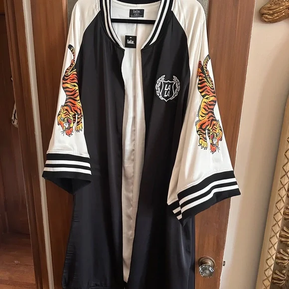 Dressed in LALA The World Is Yours! Black and White Graphic Long Jacket - Picture 2 of 3